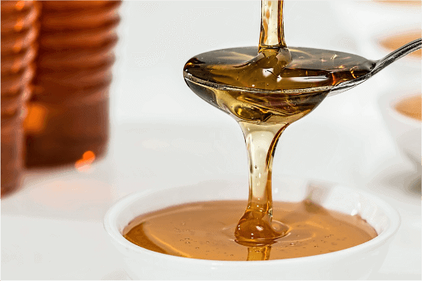 honey being poured